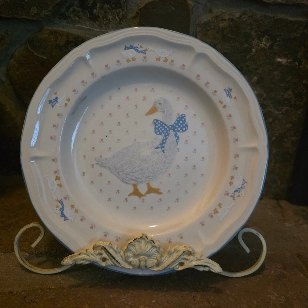 Brick Oven Stoneware Aunt Rhody Goose Dinner Plate Blue Polka Dot Bow 10.5 inch